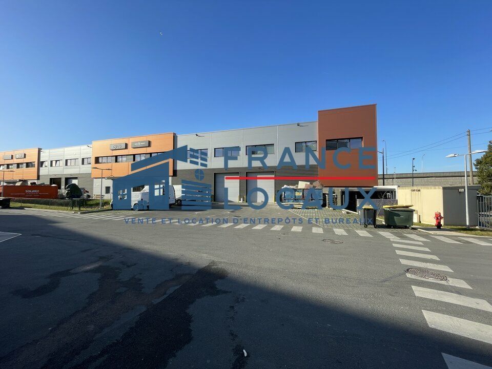 France Locaux vous propose un local d'activité avec bureaux accessible le long de la Nationale 3 et en métro par la ligne 5 à 10 minutes à pieds.