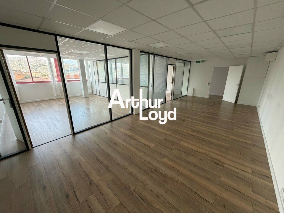 Location bureaux 168.59 m² non divisibles