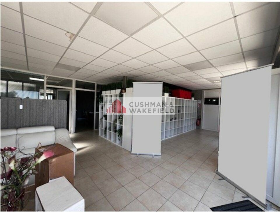 Vente local d''activites 300 m² non divisibles