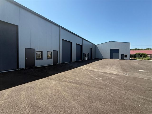 Vente entrepots 137 m² non divisibles