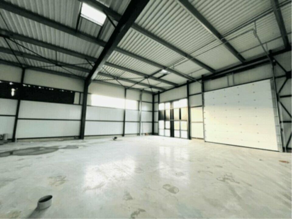 Location local d''activites 580 m² non divisibles