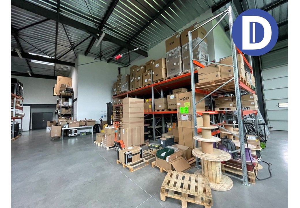 Location activites 832.00 m² non divisibles
