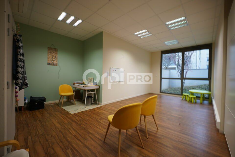 LOCAL PROFESSIONNEL - 30,35 m² - LOZANNE 