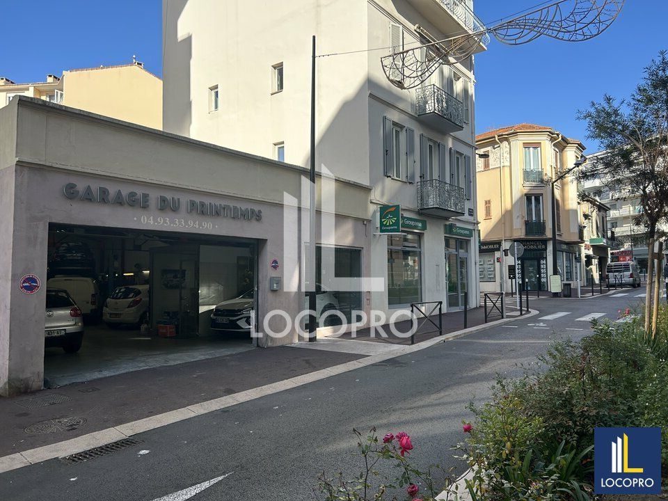 Location local commercial 220 m² non divisibles