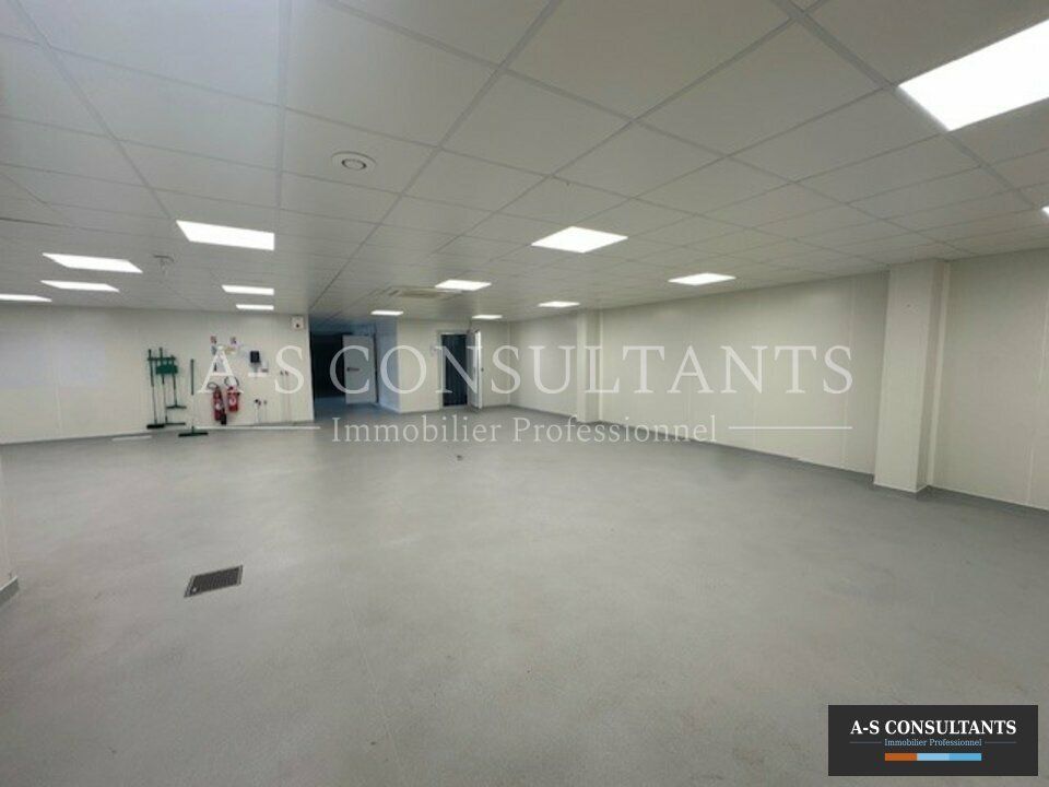886 m² pour ce local commercial en location à Chambery