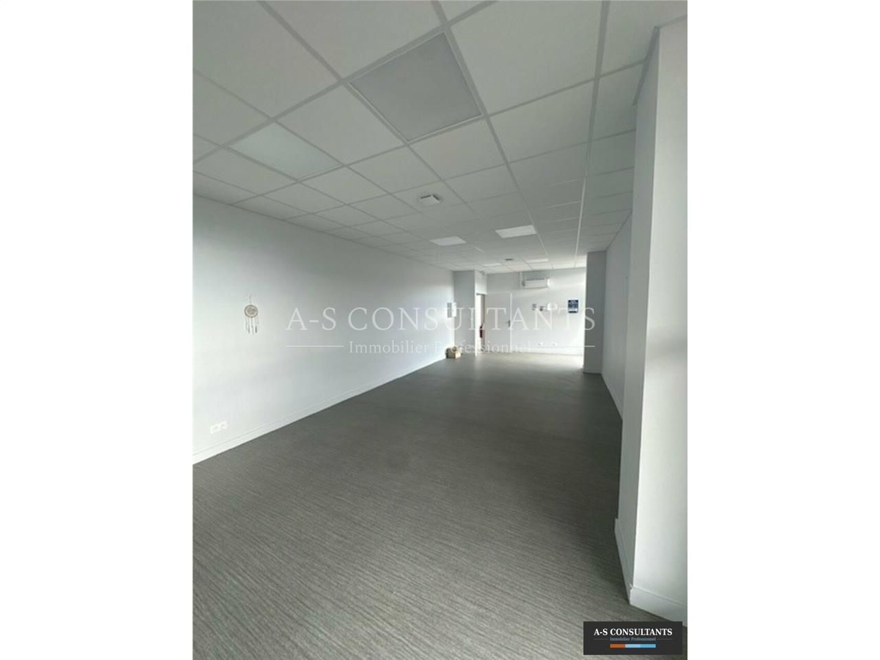 152 €/ m²/an pour ce local commercial en location à Chambery