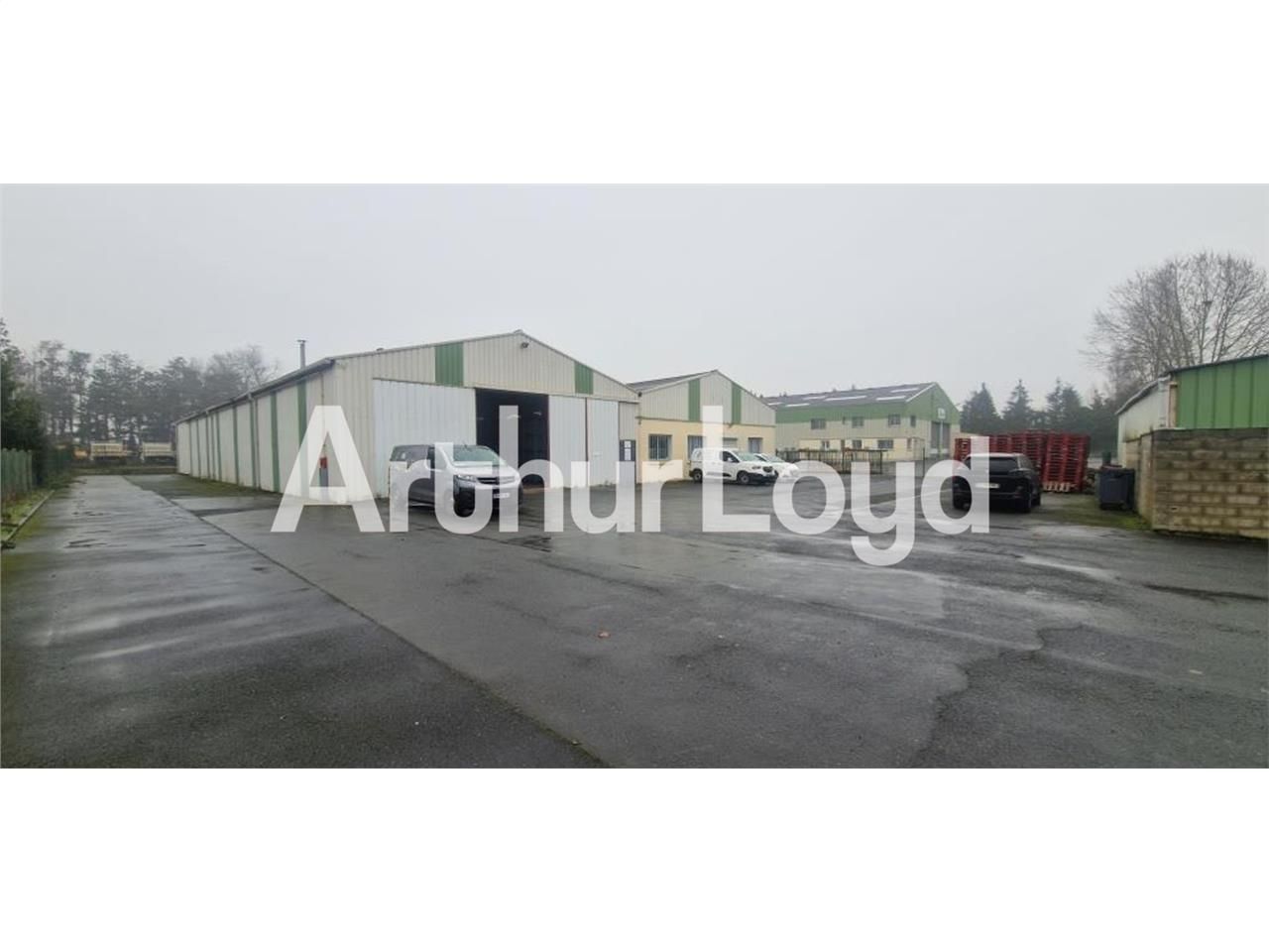 Vente local 1180.00 m² à GIBERVILLE