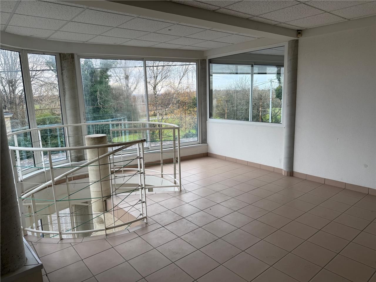 Vente local commercial 1595 m² à Lansac