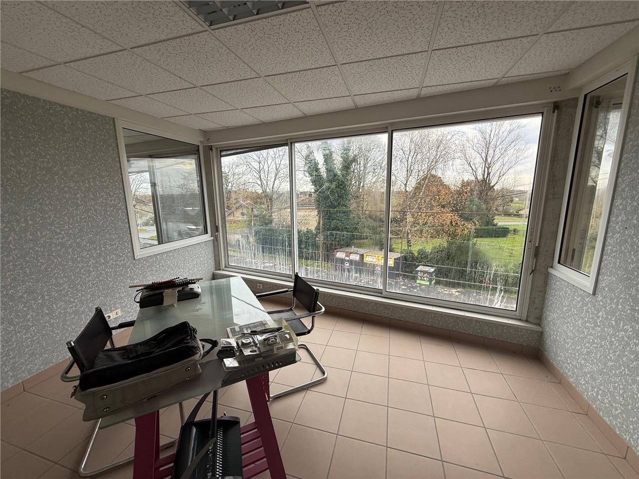 1595 m² dispo à Lansac