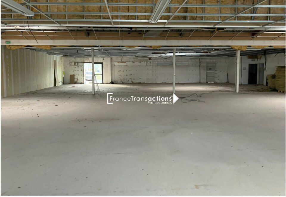 Location local commercial 470 m² non divisibles