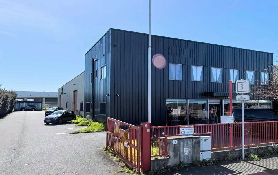 Vente local d''activites 1100 m² non divisibles