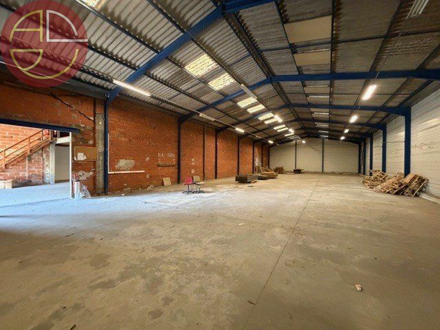 Vente local 1628 m² à LESPINASSE