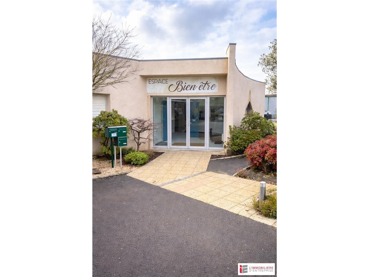 Location bureaux 13 m² non divisibles