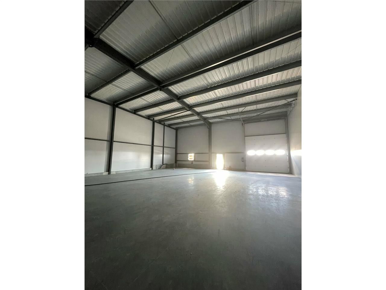 Local d'activité à louer – 300 m² à THEIX