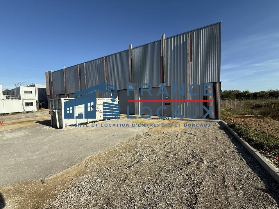 Au sein de la zone d'activité de la Butte aux berges à Louvres (95), France Locaux vous propose des locaux d'activité avec bureaux d'accompagnement modulables à vendre