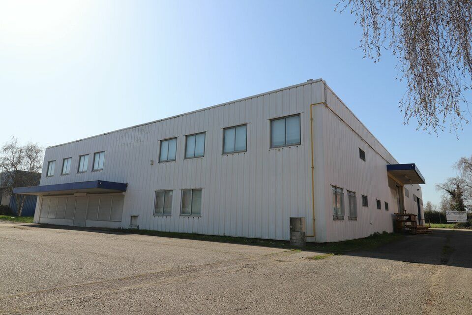 Location local d''activites 910 m² non divisibles