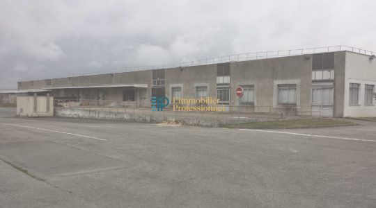 Location local d''activités 409 m² à Caudan