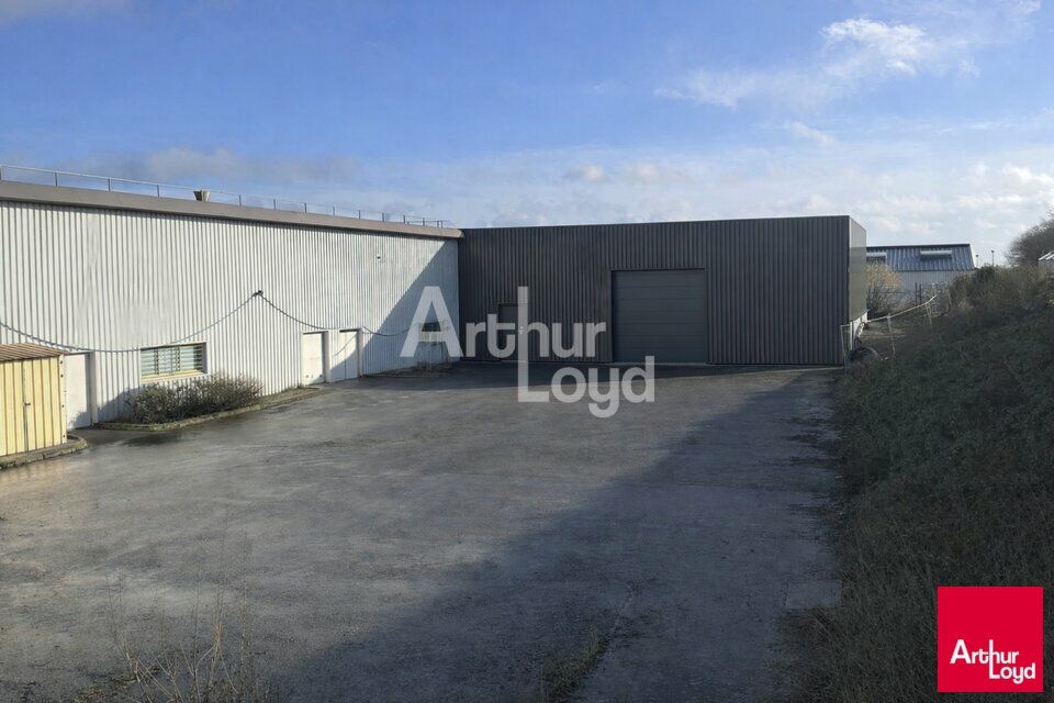 VITRE ZA DU PLAGUE - LOCAL D'ACTIVITE NEUF A LOUER -  700m² DIVISIBLE