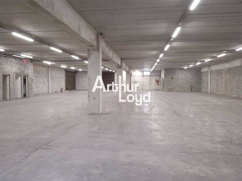 ENTREPÔT A LOUER : 3724 M² ZI de CARROS