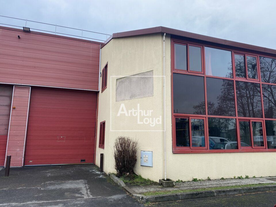 Location local d''activites 815 m² divisibles à partir de 380 m²