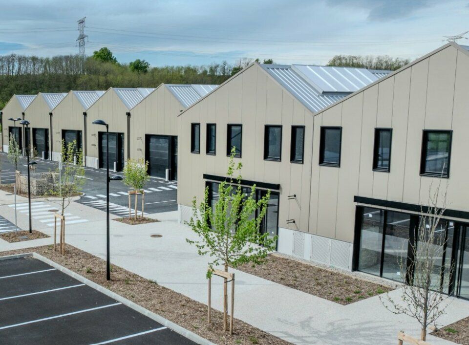 Vente local d''activites 3817 m² divisibles à partir de 236 m²