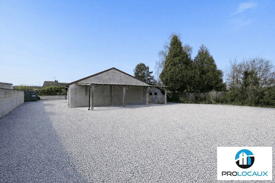 Location local d''activites 300 m² non divisibles