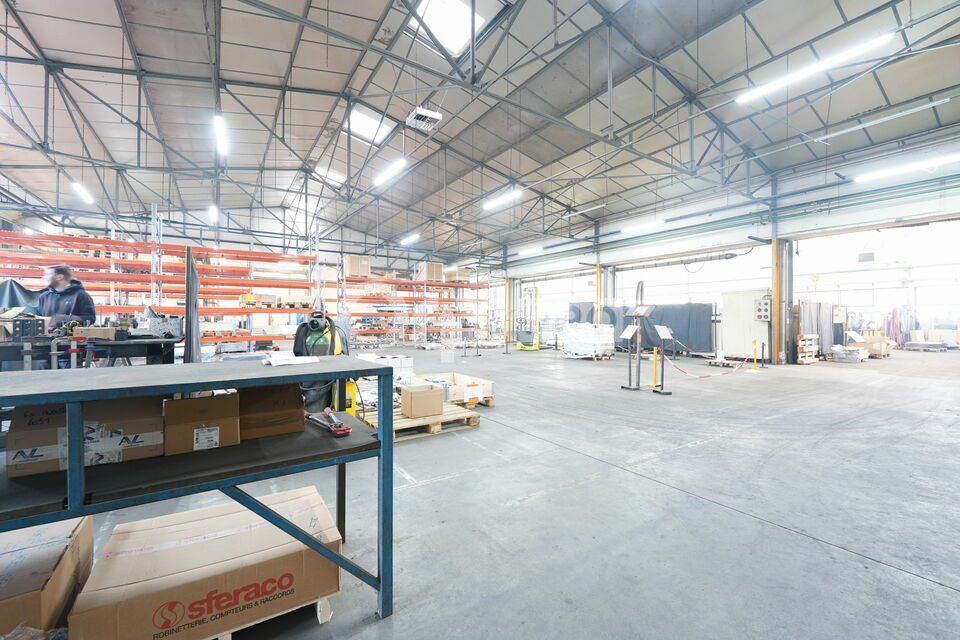 LOCAL D'ACTIVITE A LOUER - 1 650 m² - BRINDAS