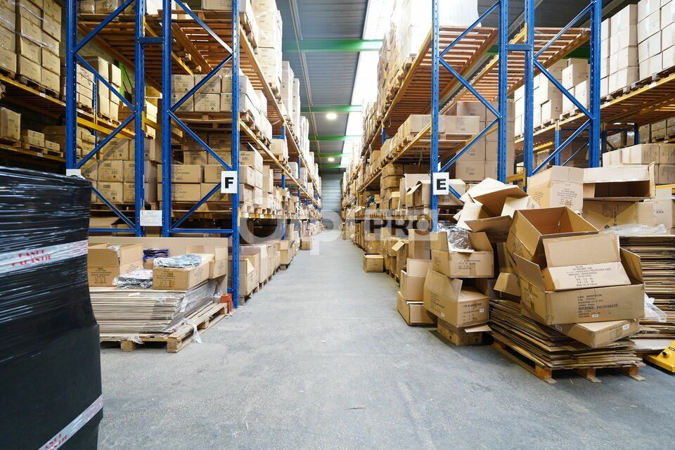 Location local d''activites 1113 m² non divisibles