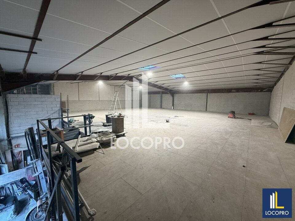 Location local d''activites 400 m² non divisibles