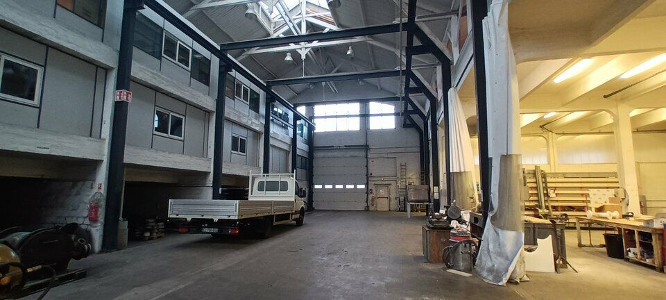Location local d''activites 1800 m² non divisibles