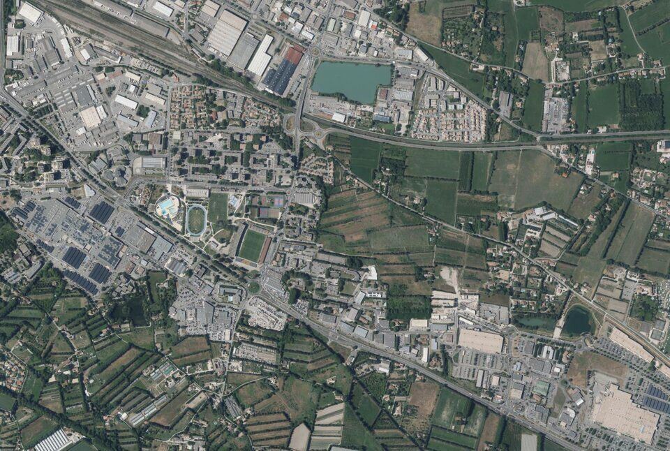 VENTE FOND DE COMMERCE OPTICIEN - 160M2 AVIGNON