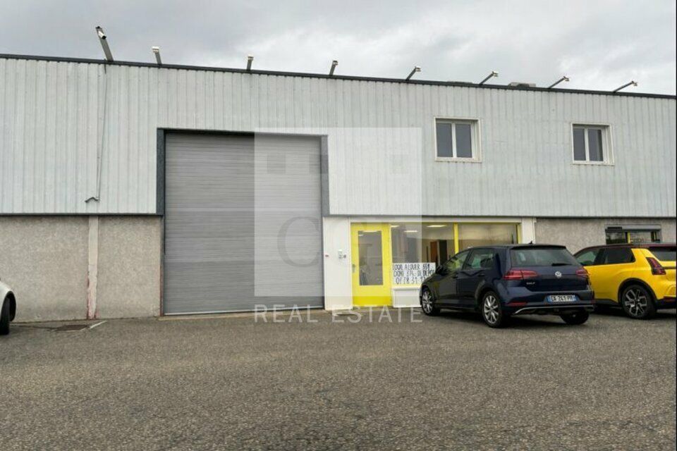 Vente local d''activites 551.35 m² non divisibles