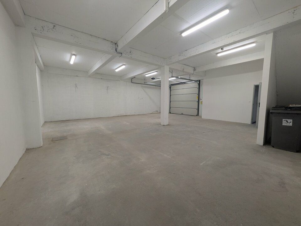 Location local d''activites 90 m² non divisibles