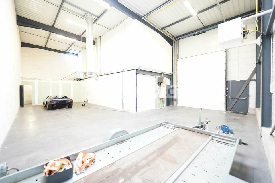 Location local d''activites 298 m² non divisibles