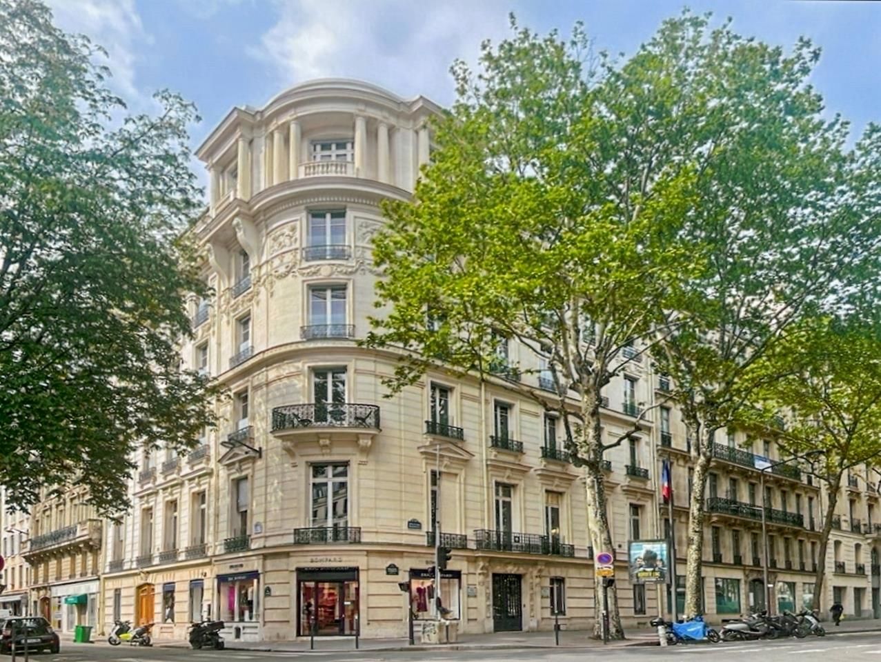 Building External-812e