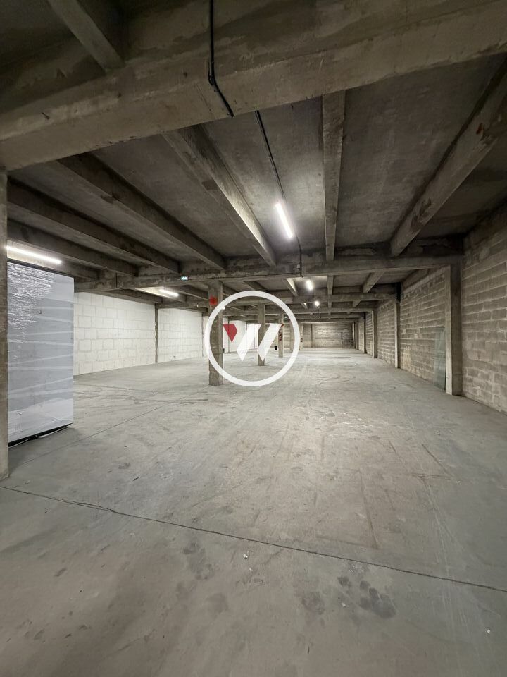 Location entrepot 827 m² non divisibles