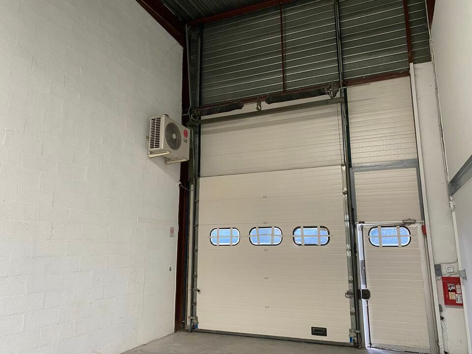 Location local d''activites 226 m² non divisibles