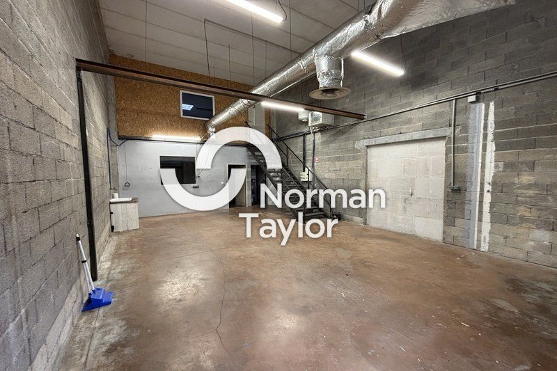 Location local d''activites 152 m² non divisibles