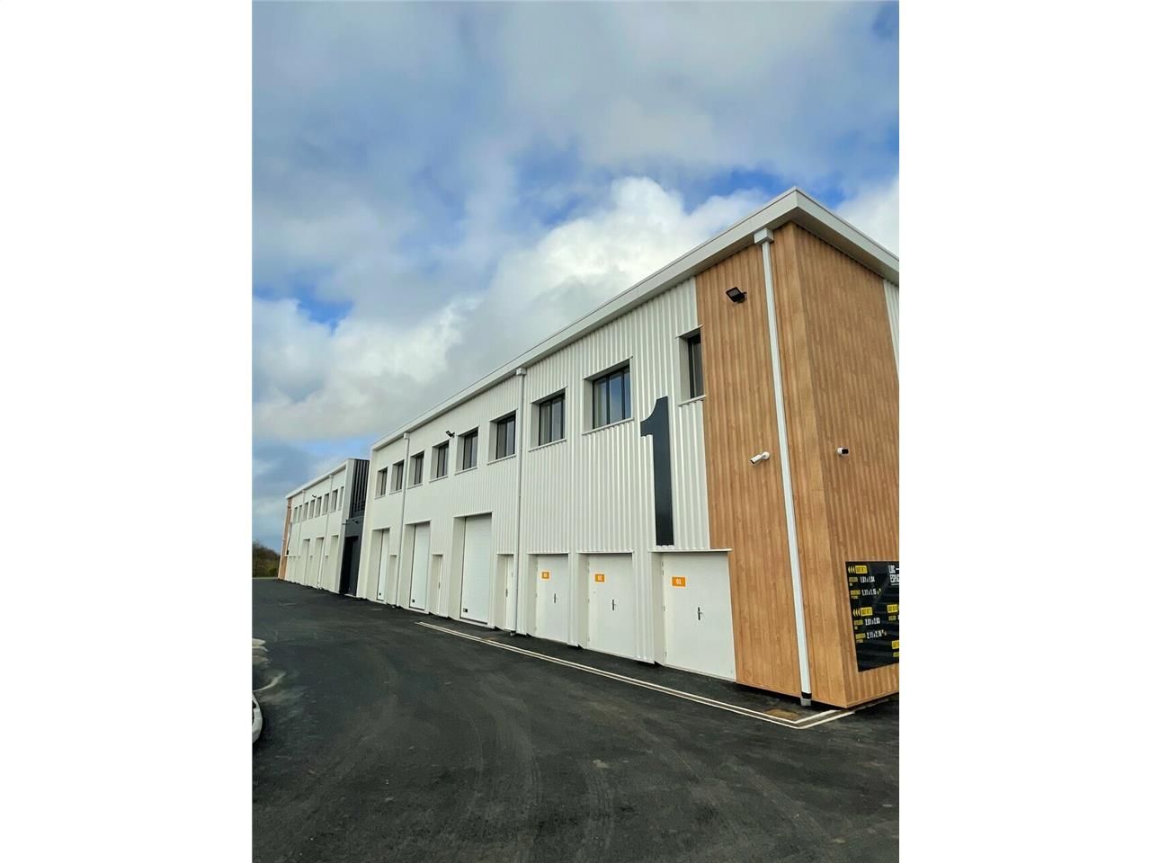 Location local d''activites 96 m² non divisibles