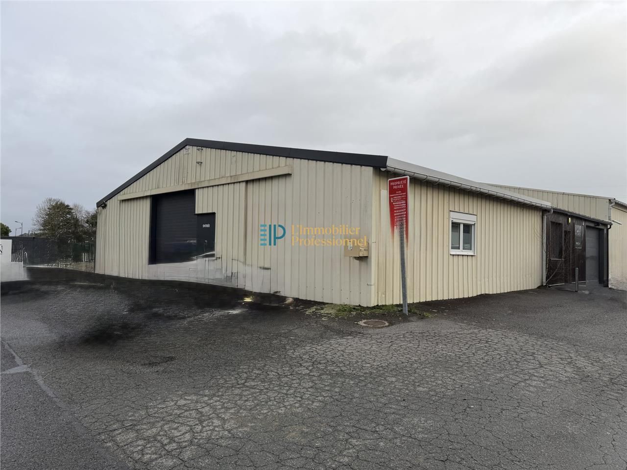 Location local d''activités 150 m² à Caudan