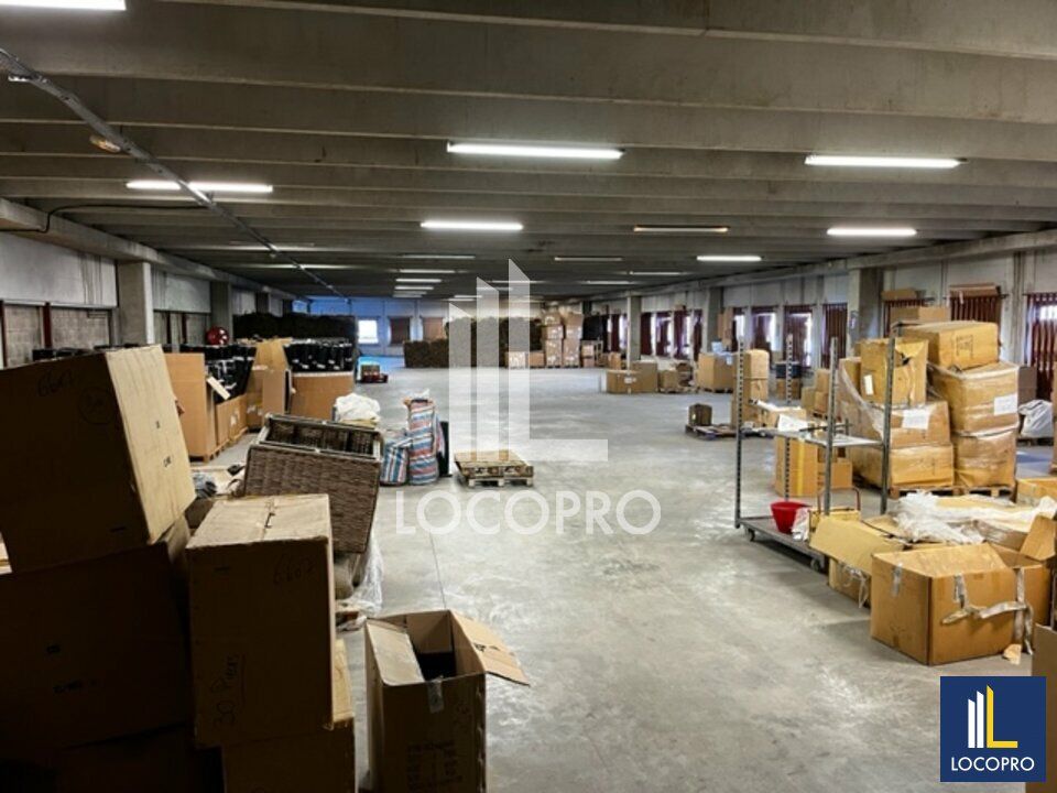 A LOUER - LOCAL D'ACTIVITÉS - 1 000 M2 - CARROS