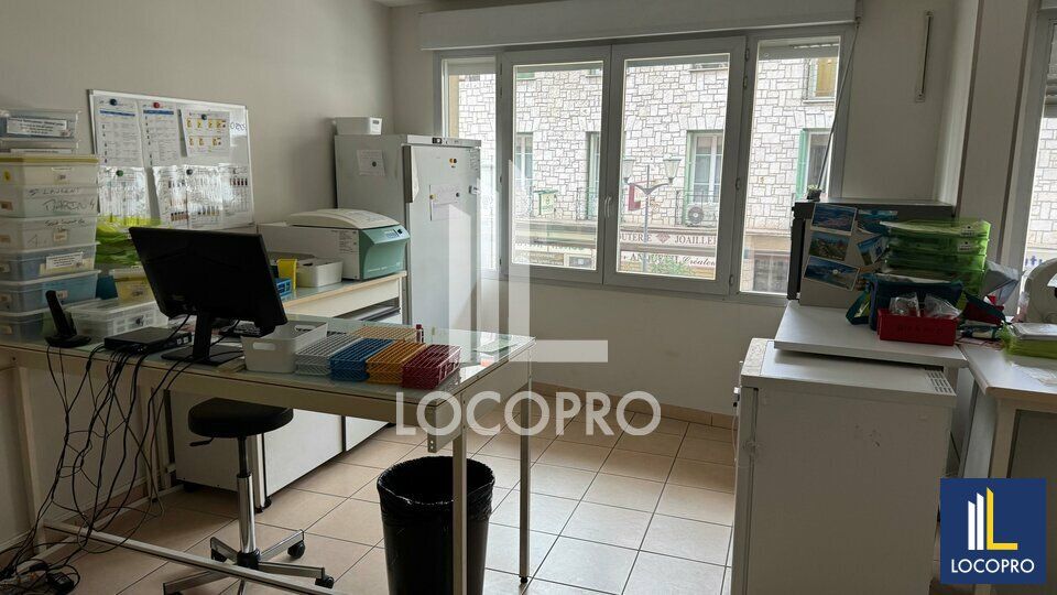 A LOUER - LOCAL COMMERCIAL - 156 M2 - SAINT LAURENT DU VAR