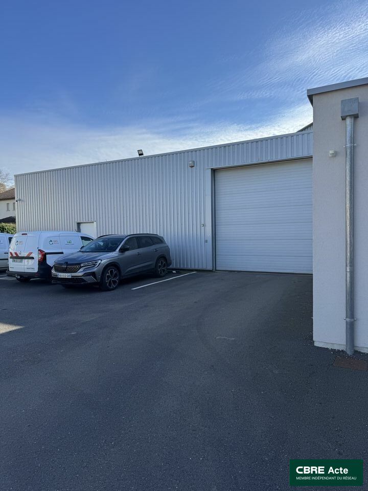 Location local d''activites 1475 m² non divisibles