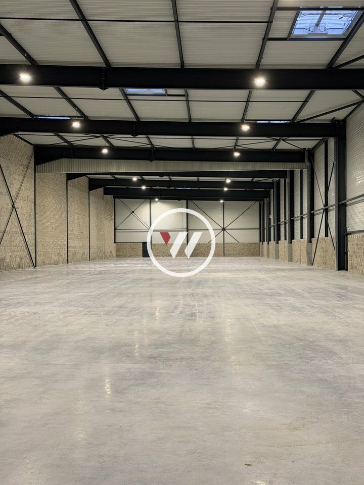 Vente entrepot 2400 m² non divisibles