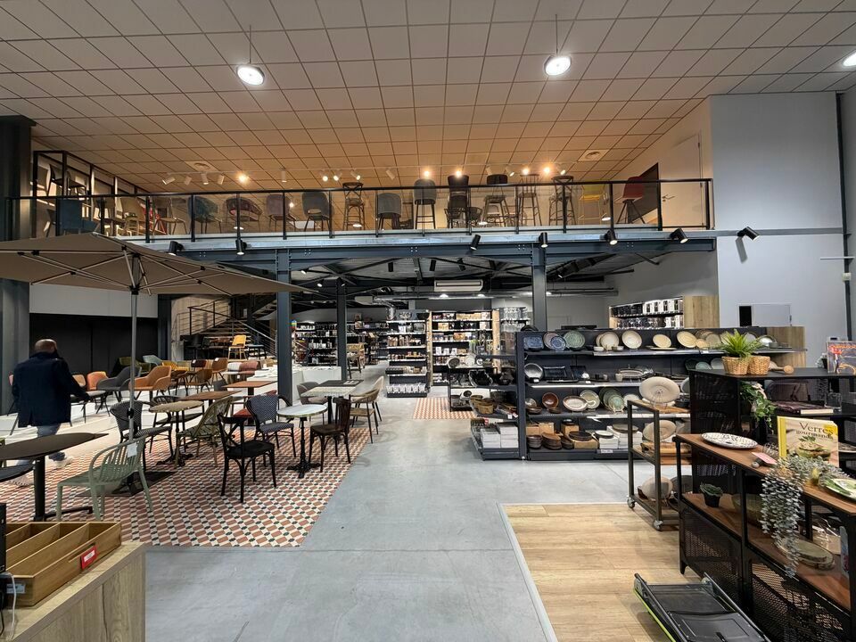 Location local d''activites 499 m² non divisibles