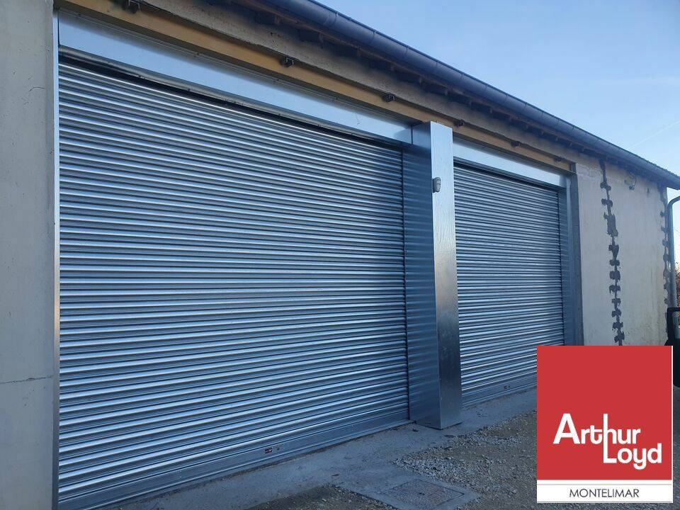 ALLAN - A L'EST DE MONTÉLIMAR - A LOUER BÂTIMENT INDEPENDANT A USAGE D'ENTREPÔT AVEC BUREAUX - PROCHE SORTIE AUTOROUTE A7 N°18.