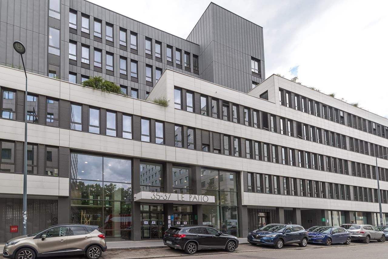 Regus_Le Patio_4681_Villeurbanne_France_BuildingExterior