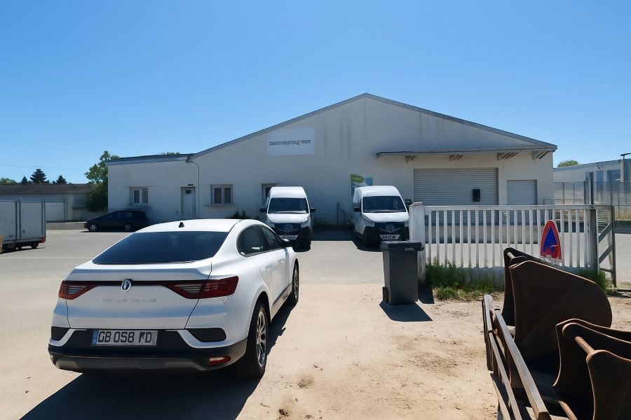 Entrepôt à vendre SAINTE EULALIE