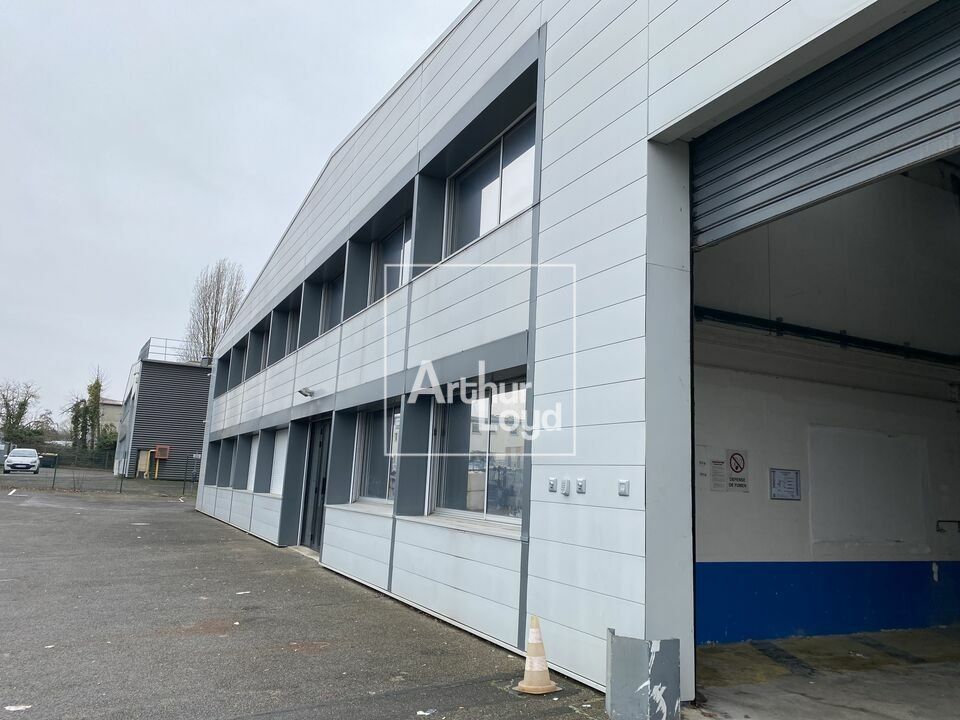 Vente local d''activites 2348 m² non divisibles