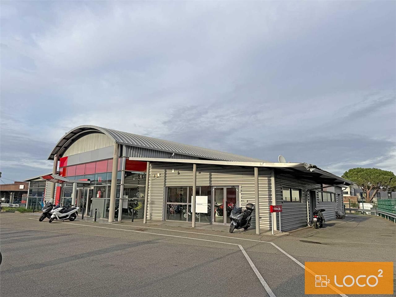 Location local commercial 700.00 m² à TOULOUSE